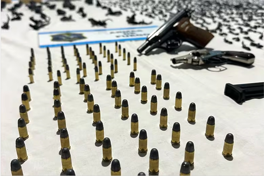Las armas y municiones secuestradas por la policía bonaerense